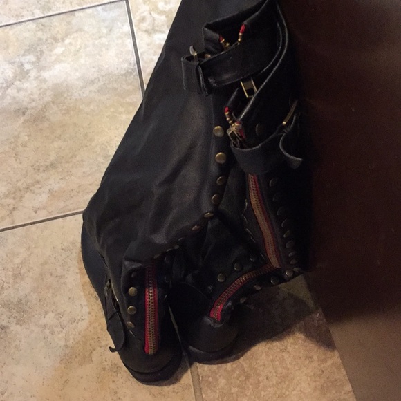 Boots - Picture 2 of 8